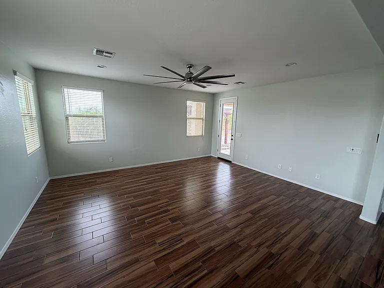 6906 S 78th Dr — Photo 14