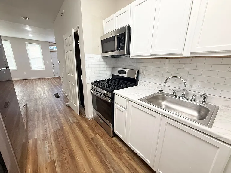2262 N Gratz St — Photo 8