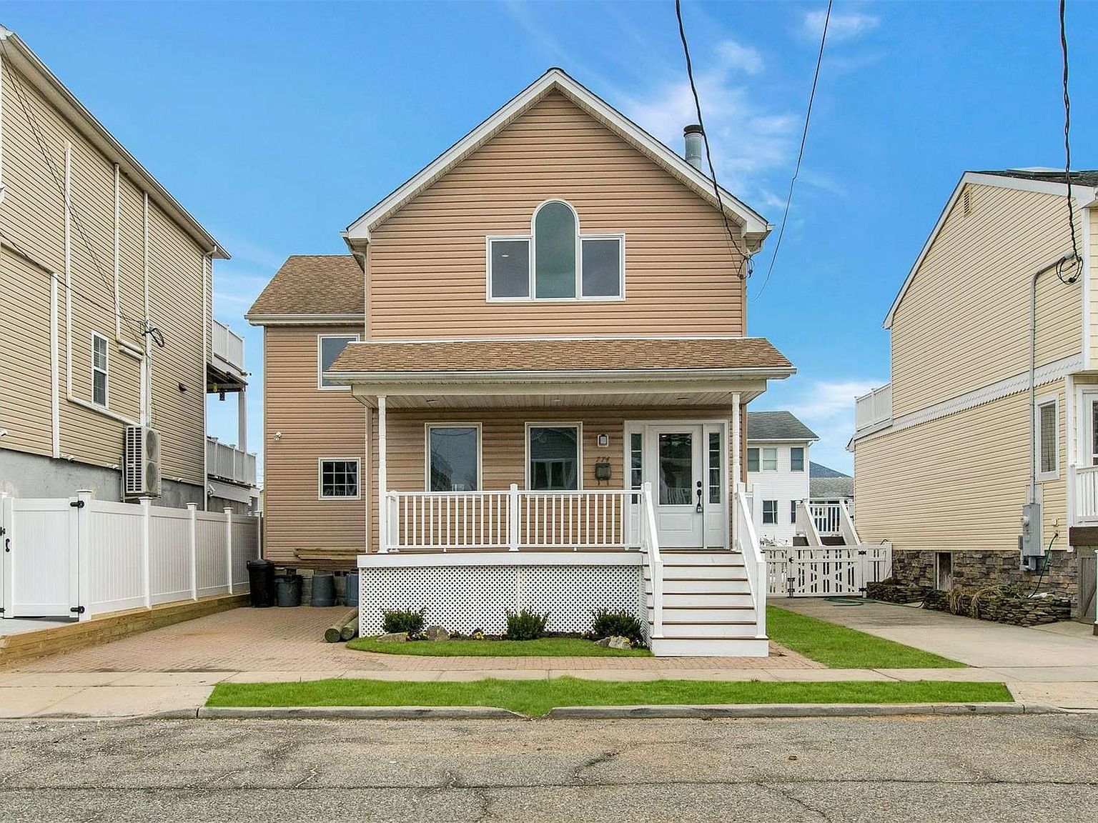 774 S 8th St, Lindenhurst, NY 11757 Zillow
