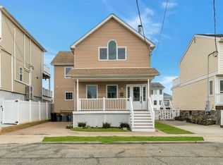 774 S 8th St, Lindenhurst, NY 11757