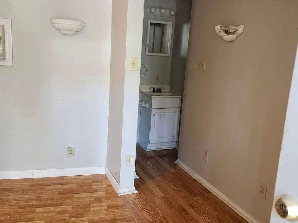 1st image of 31 Duke Rd