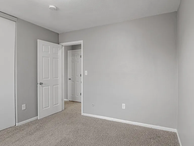 Elrose Apartments 1500 — Photo 17