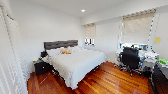 Sold by Chase Global Realty Corp | media 8