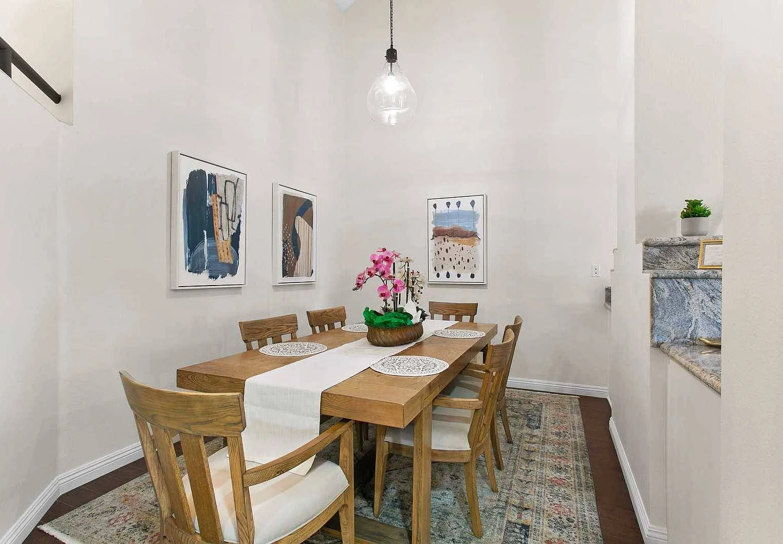 4 bed, 2010 sqft, $6,600 — Photo 3