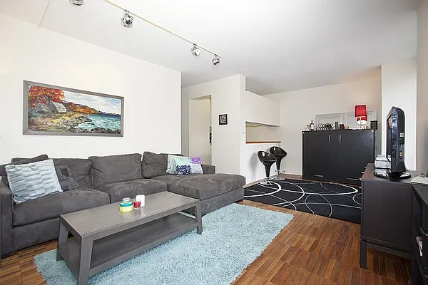 Sold by Corcoran | media 14