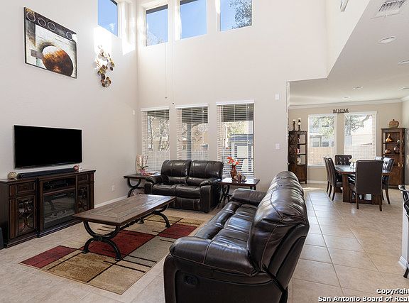5th image of 8422 Noella Way