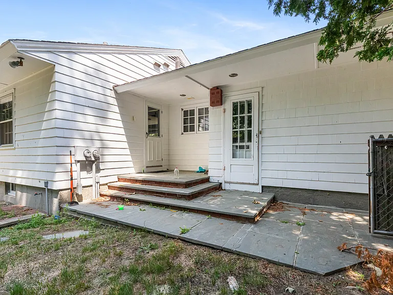 355 Pearse Rd — Photo 46