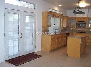 2nd image of 320 Francisco St