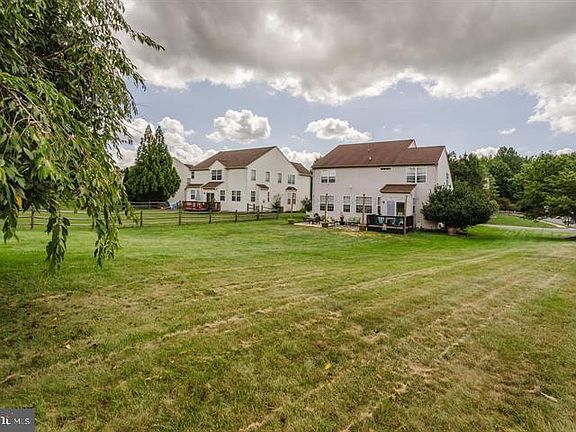 4th image of 1 Bohemia Rd