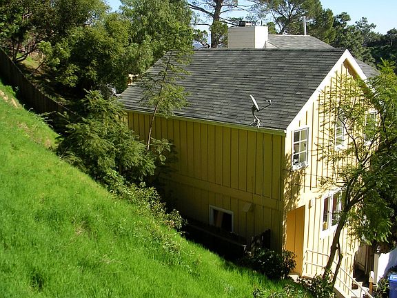 2nd image of 8943 Holly Pl