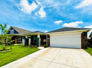 18608 Cantar Dr, Edmond, OK 73012