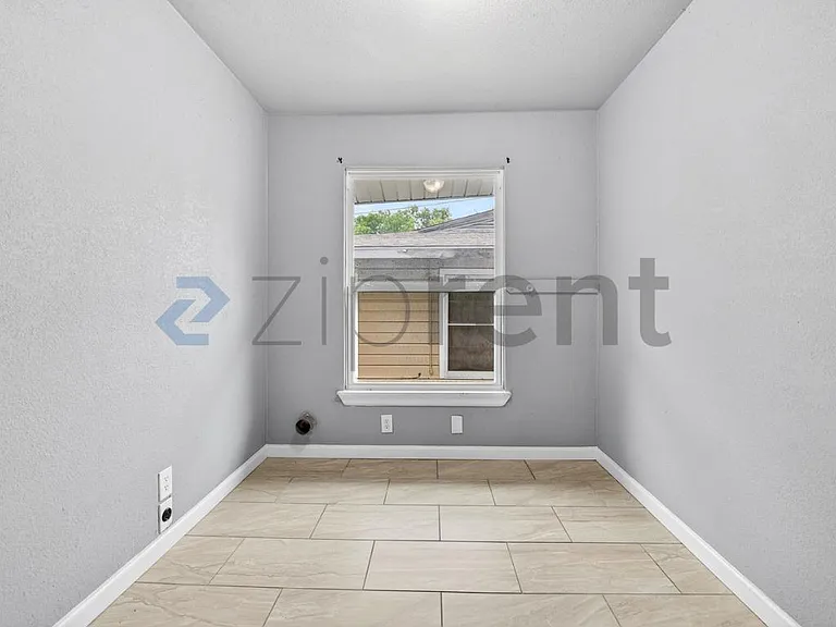 2332 Grandview Dr — Photo 25