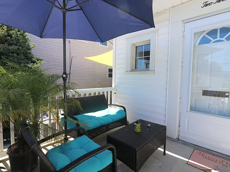 220 N Douglas Ave — Photo 3
