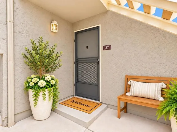 930 Via Mil Cumbres Unit 27, Solana Beach, CA 92075