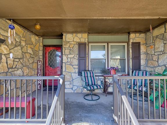 5th image of 915 Highland Dr