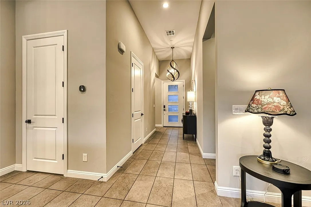 3 bed, 2.5 bath, 2053 sqft, $5,400 — Photo 4