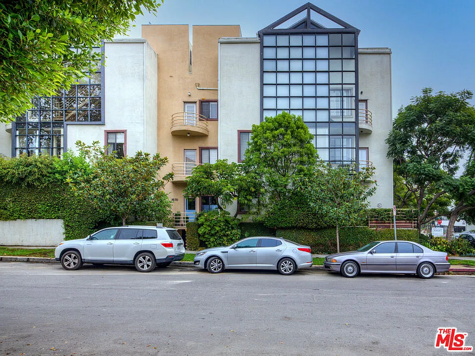 1670 Malcolm Ave #202