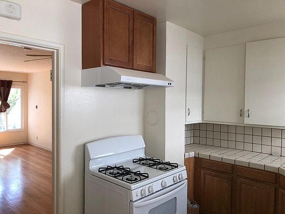 Gas range and hood