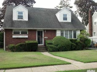 508 Chester St, Hempstead, NY 11550