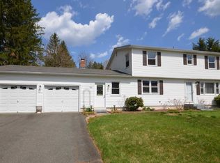 30 Blackberry Ln, Amherst, MA 01002