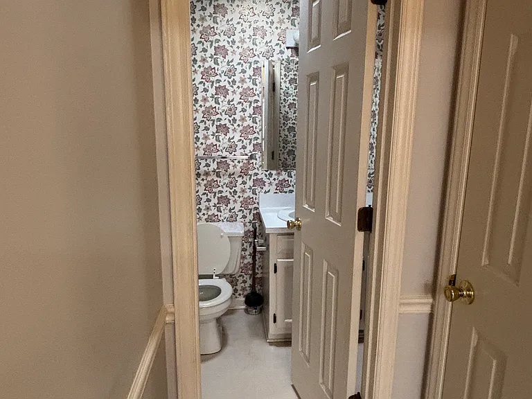 2080 Country Club Dr — Photo 5