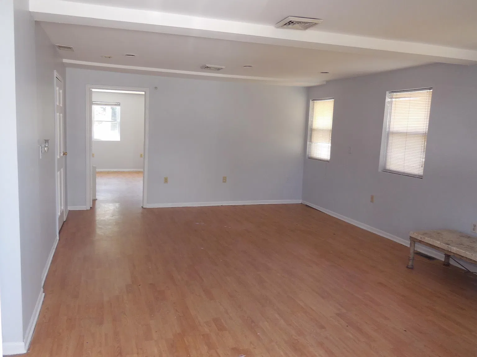 5 bed, 2400 sqft, $4,800 — Photo 2