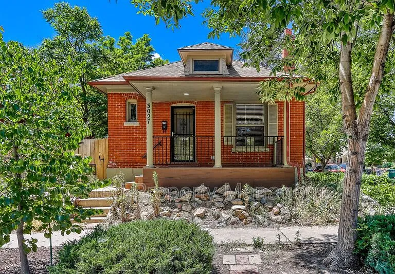 3027 N Hooker St — Photo 2