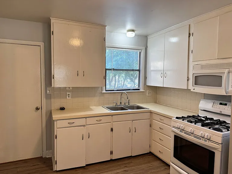 3208 Kenesaw Ave — Photo 7