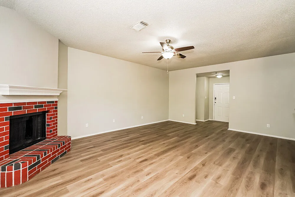 3 bed, 2.0 bath, 1692 sqft, $2,115 — Photo 3