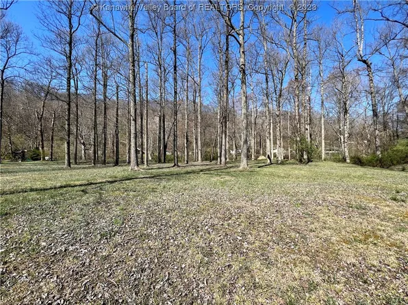 40 Trotters Ln, Charleston, WV 25312