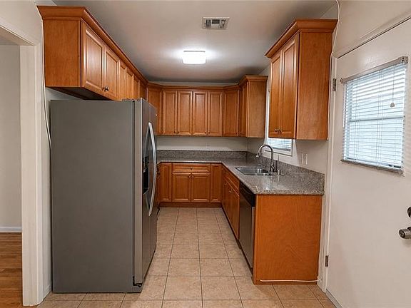4th image of 2569 N Brighton St