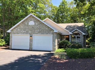 81 Glen Eagles Dr, Hazle Township, PA