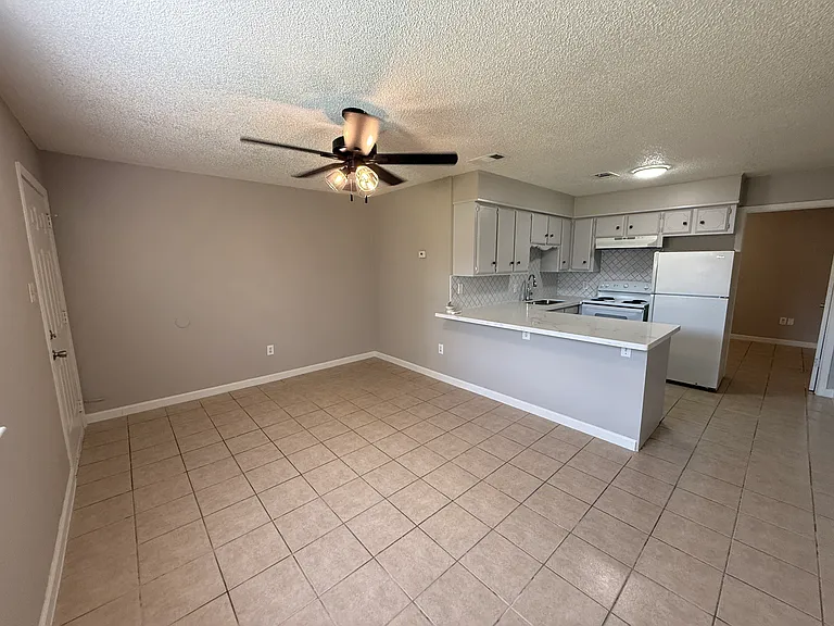 1604 Meadowview Dr #4 — Photo 7