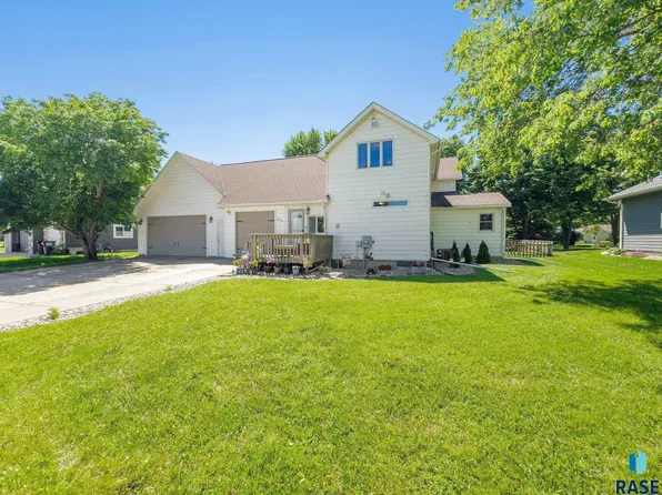705 S Poplar St, Lennox, SD 57039