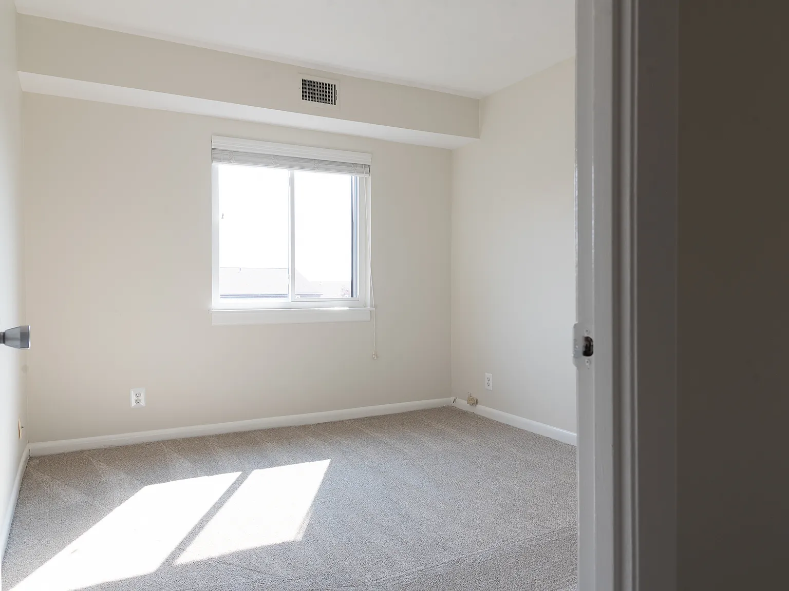 Condo — Photo 3