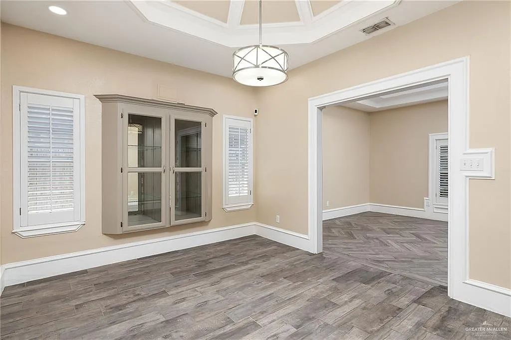 3 bed, 2.0 bath, 1900 sqft, $2,000 — Photo 4