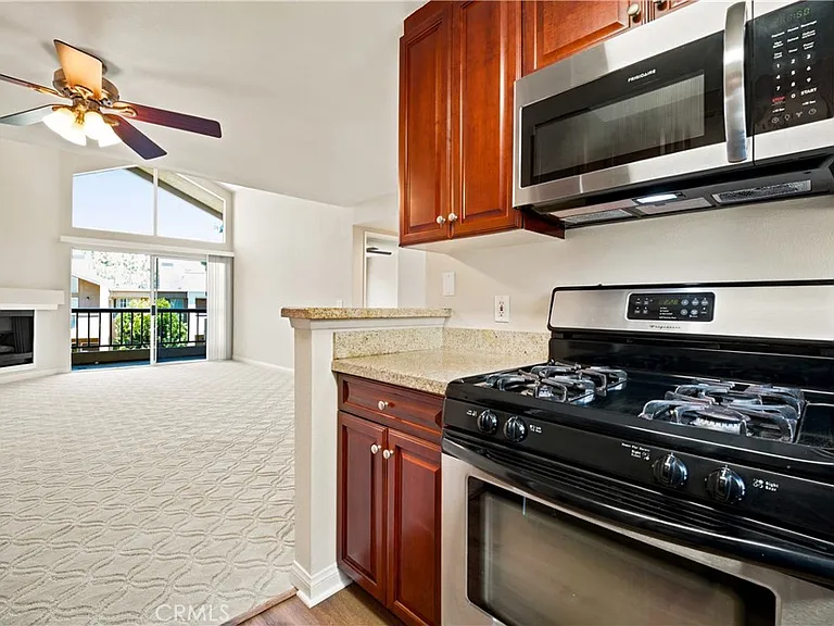 5540 Owensmouth Ave #306 — Photo 15