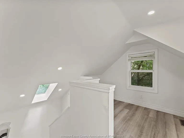 972 Wellington Ave #MAIN — Photo 14