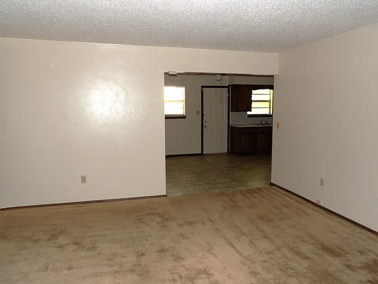 123 NE Cimarron Trl — Photo 7