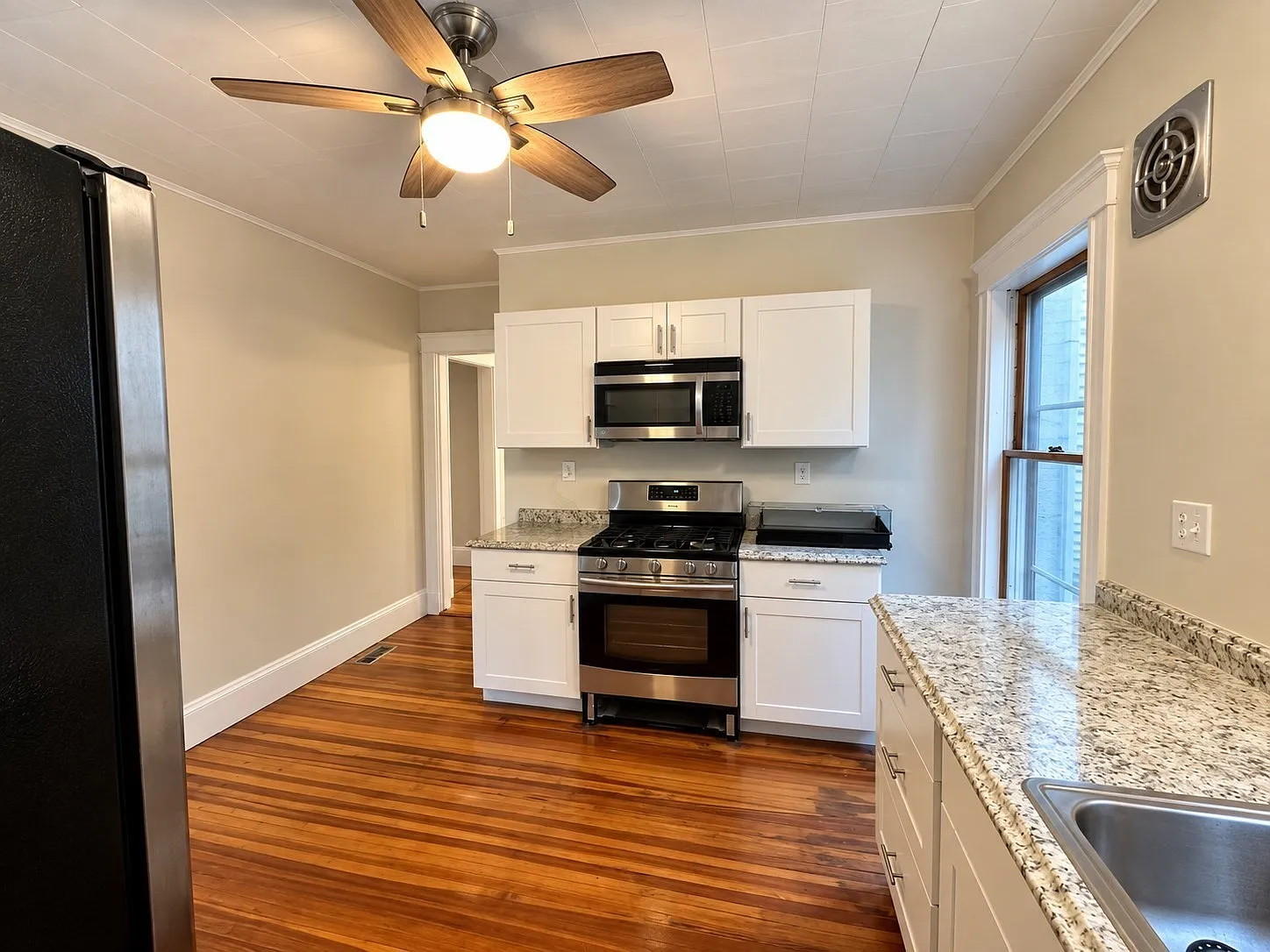 2 bed, 1.0 bath, 1100 sqft, $2,800 — Photo 4