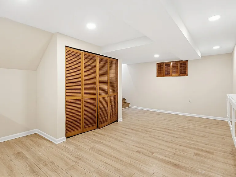 9717 Hedin Dr — Photo 13