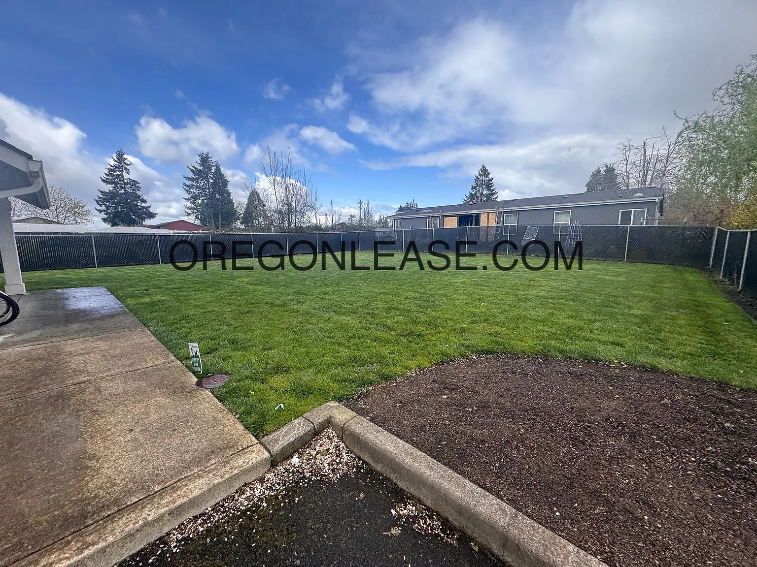 Newer 2-Bedroom Apartment 1100 Q St, Springfield — Photo 4