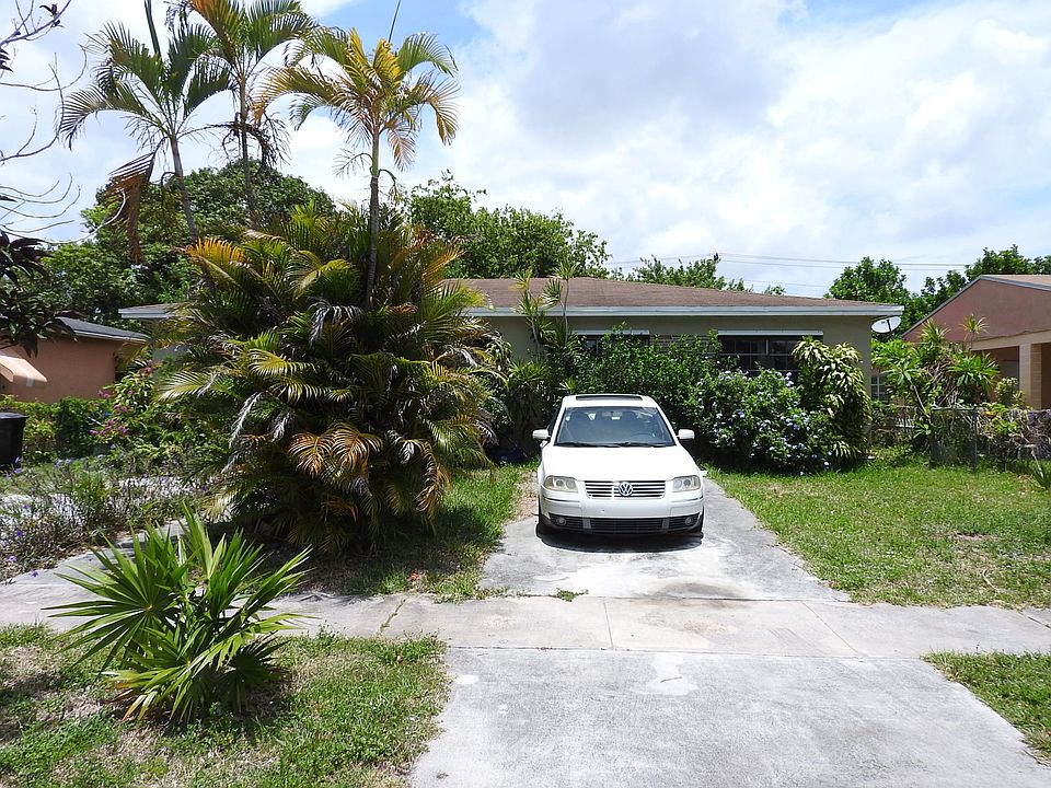 1st image of 521 NE 174th St
