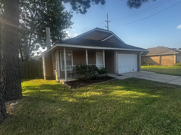 10719 Ambergate Dr — Photo 2