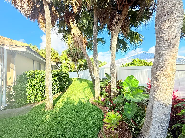 1124 Admirals Walk — Photo 31