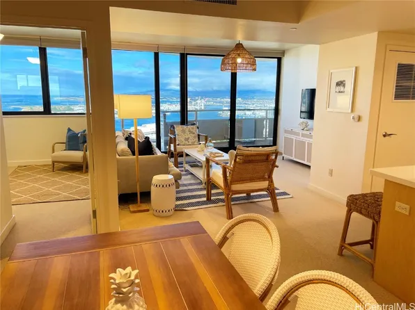 600 Queen St APT 3608, Honolulu, HI 96813