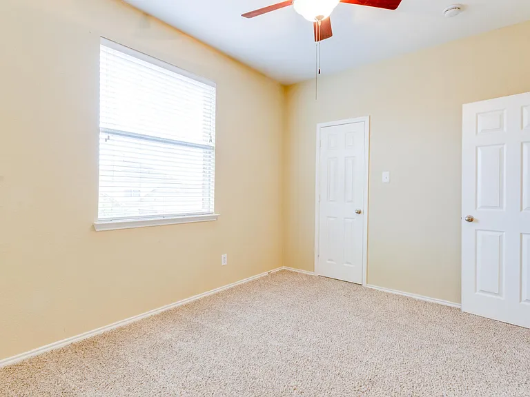 409 Knoll Park Ct — Photo 17
