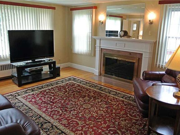 3rd image of 24 Iroquois Dr