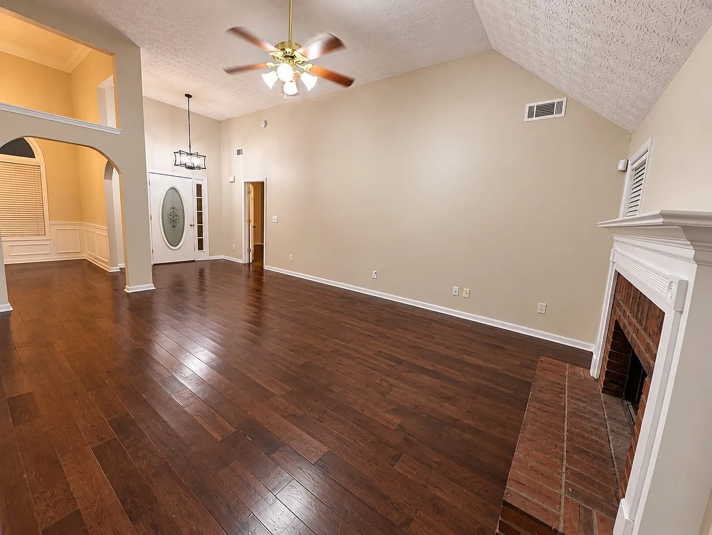 4 bed, 1688 sqft, $2,100 — Photo 2