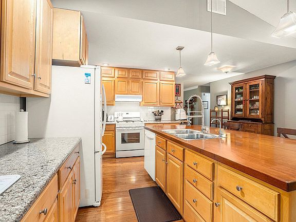 5th image of 66201 Chamfers Ln